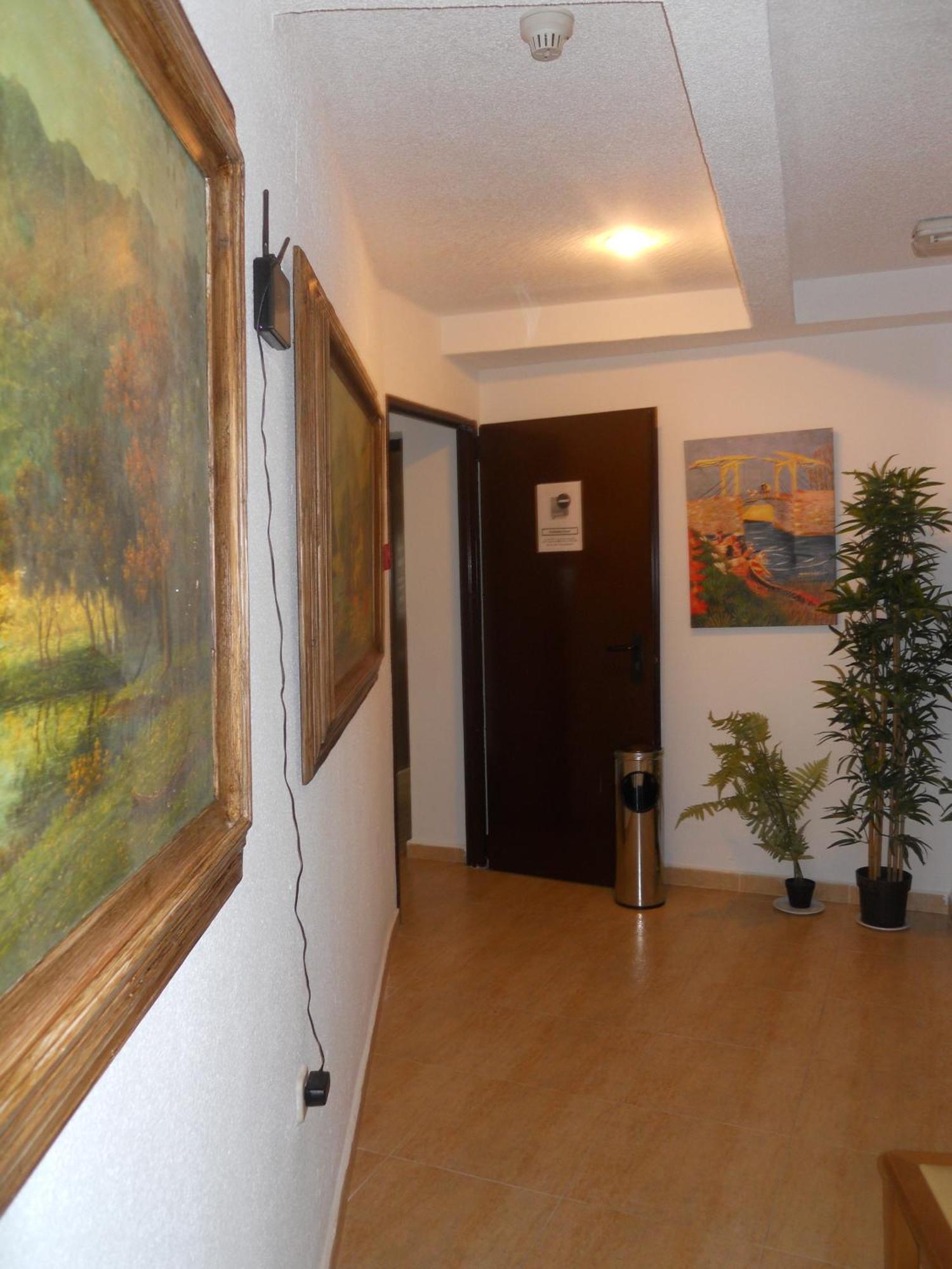 Hostal El Descanso Madrid Dış mekan fotoğraf