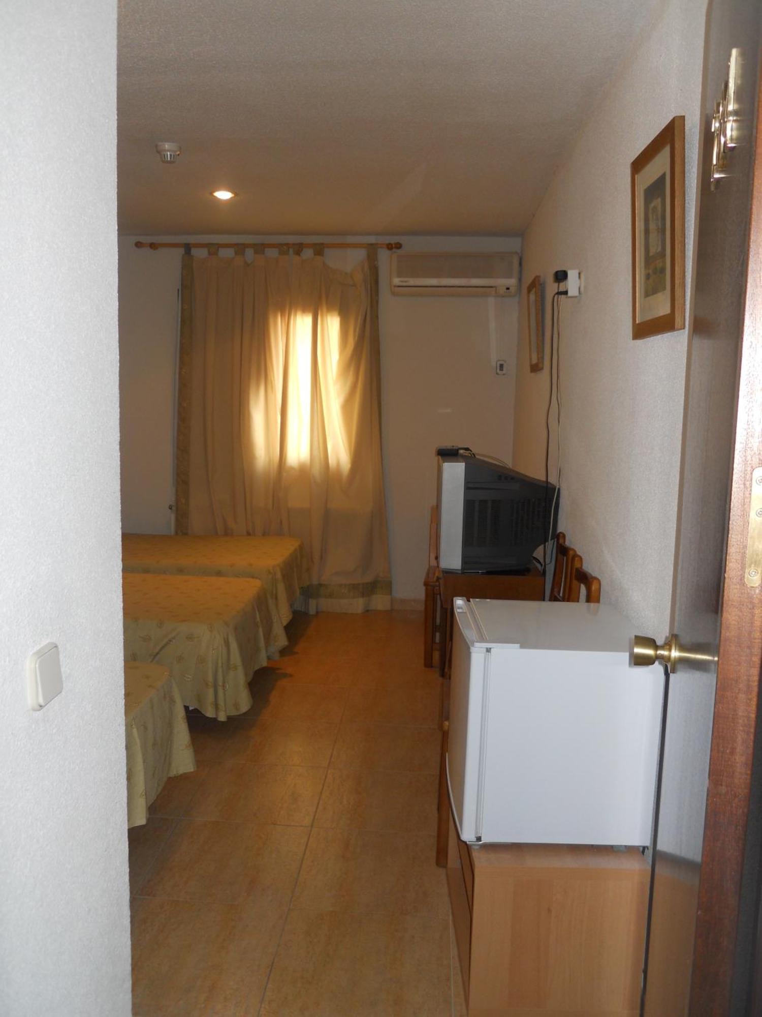 Hostal El Descanso Madrid Dış mekan fotoğraf