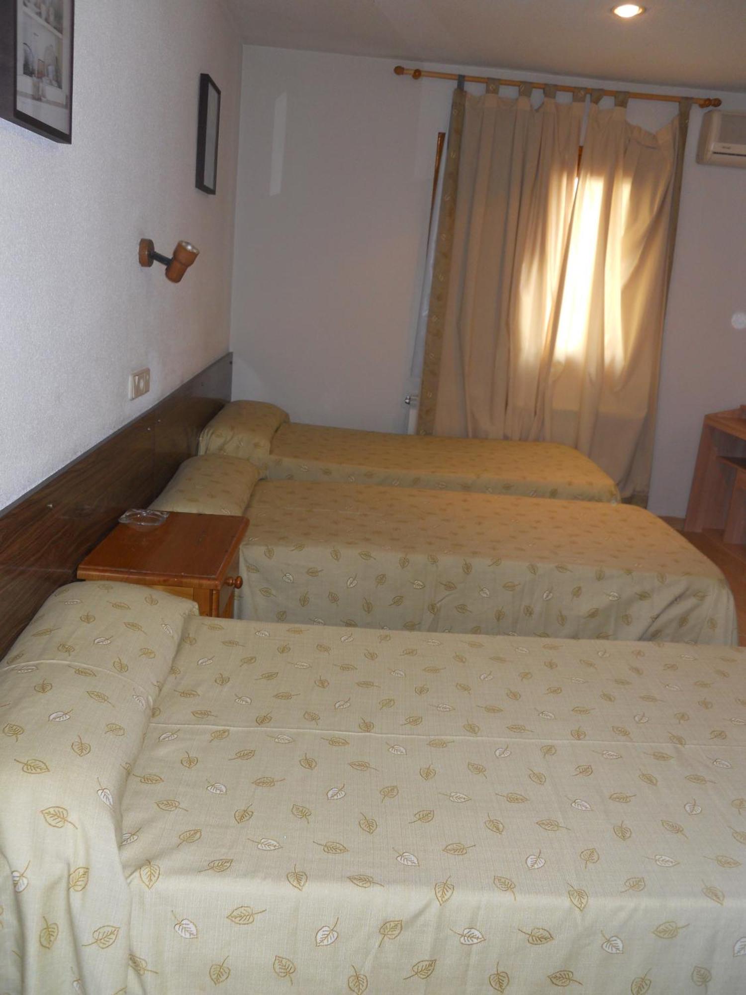 Hostal El Descanso Madrid Dış mekan fotoğraf