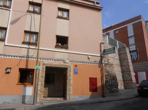 Hostal El Descanso Madrid Dış mekan fotoğraf