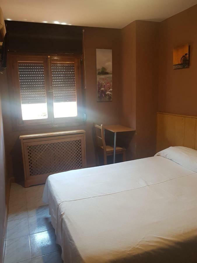 Hostal El Descanso Madrid Dış mekan fotoğraf