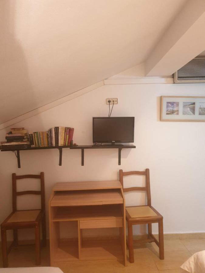 Hostal El Descanso Madrid Dış mekan fotoğraf