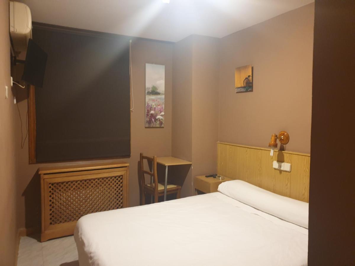 Hostal El Descanso Madrid Dış mekan fotoğraf