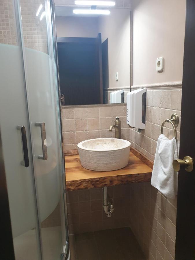 Hostal El Descanso Madrid Dış mekan fotoğraf