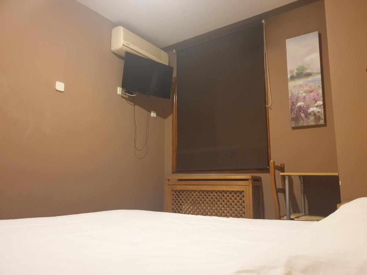 Hostal El Descanso Madrid Dış mekan fotoğraf